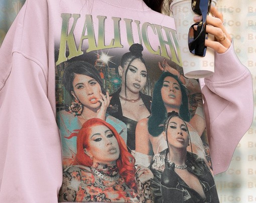 Kali Uchis Vintage Isolation Sweater with Telepatia Song Quote - Image 4