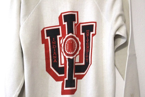 Medium Vintage Indiana University Hoosiers Sweatshirt for NCAA Fans - Show Your State University Spirit - Image 2