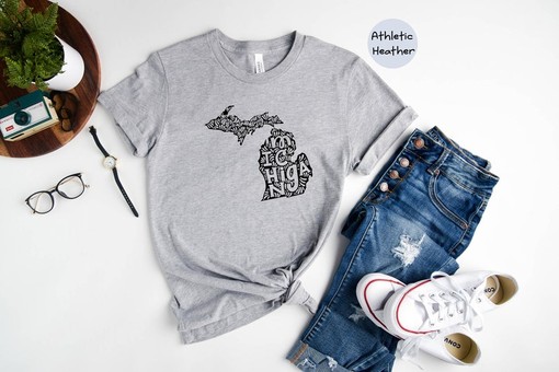 Michigan State Map Shirt, Michigan Travel Gifts, Michigan Clothing, and Vintage Wolverines Apparel for Fans - Image 3