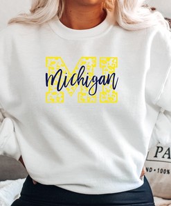 Michigan State Sweatshirt, Perfect for College Sports Fans with Vintage Wolverines Apparel T-Shirt