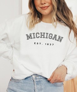 Michigan Themed Collegiate Text Crewneck Sweatshirt, Unique Michigan Gifts for College Students Shirt