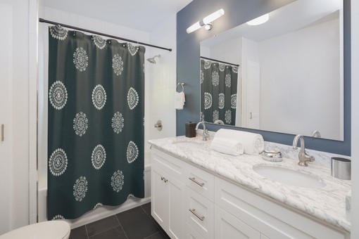 Minimalist Contemporary Shower Curtain for Simple Bathroom Decor - Image 2