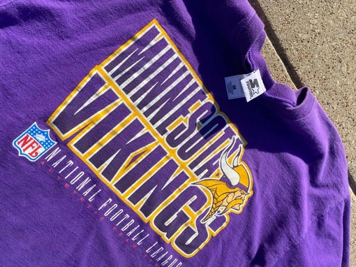 Minnesota Viking Vintage Sweatshirt T-shirt - Ideal Gift for Mens Sport Shirts & NFL Fans - Image 2
