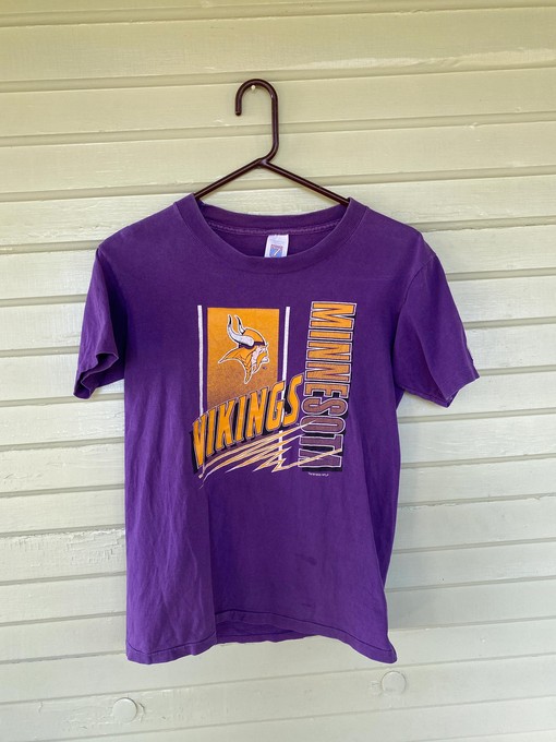 Minnesota Vikings Vintage Style Sweatshirt T-shirt, NFL Football Teams Gifts For Fans
