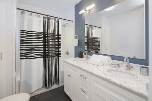 Modern Abstract Pattern Shower Curtain with Black and White Bath Curtain for Mid Century Bathroom Decor - Image 3