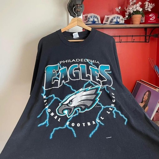 NCAA 1996 Philadelphia Eagles Vintage Style Sweatshirt T-shirt - Ideal Gift for NFL Fans - Image 2