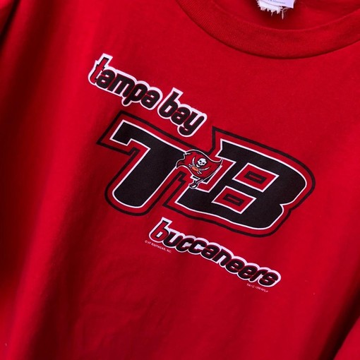 NCAA 1999 Tampa Bay Buccaneers Vintage Style Sweatshirt T-shirt - Ideal Gift for NFL Fans - Image 2