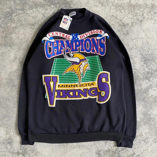 NCAA 90s Minnesota Vikings Vintage Style Sweatshirt T-shirt - Ideal Gift for NFL Fans