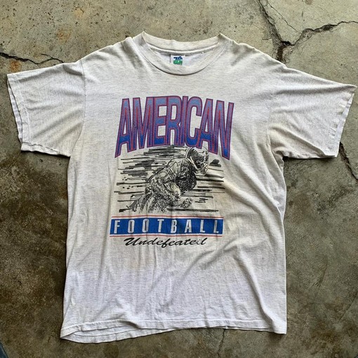 NCAA American Football Vintage Style 90s Sweatshirt T-shirt - Ideal Gift for NFL Fans