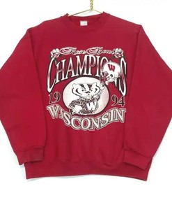 NCAA Gifts for Fans: Vintage 1994 Wisconsin Badgers Rose Bowl Champions Red Sweatshirt