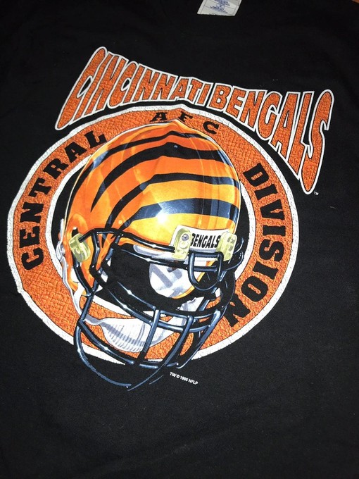 NFL Cincinnati Bengals Pro Player Sweatshirt T-shirt - Vintage Style NFL Football Teams Gifts for Fans - Image 2