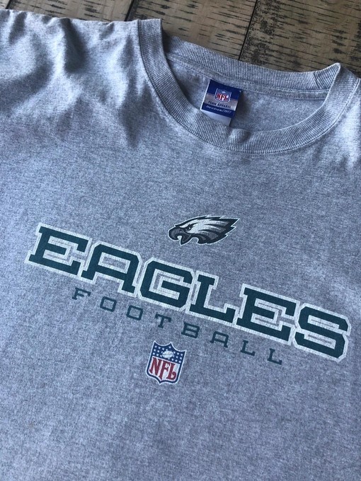 NFL Eagles Vintage Style Sweatshirt T-shirt for Sport Fans - Image 2