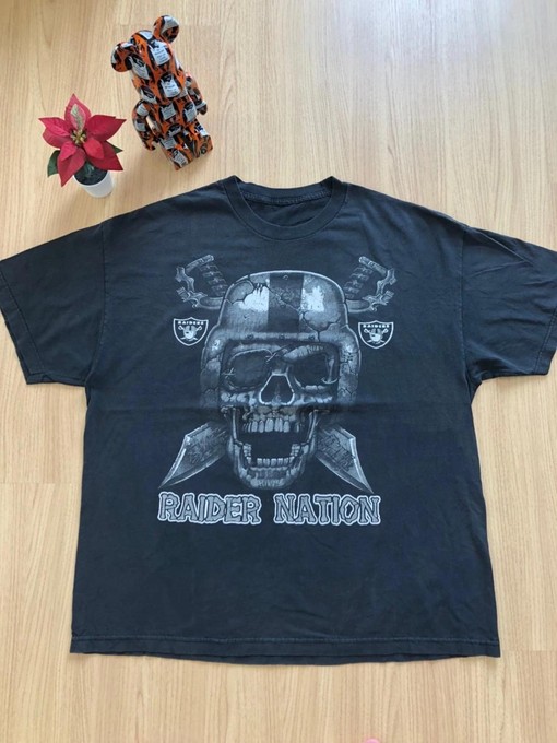 NFL Los Angeles Raiders Vintage Sweatshirt T-shirt - Ideal Gift for Retro NCAA Shirts & NFL Fans