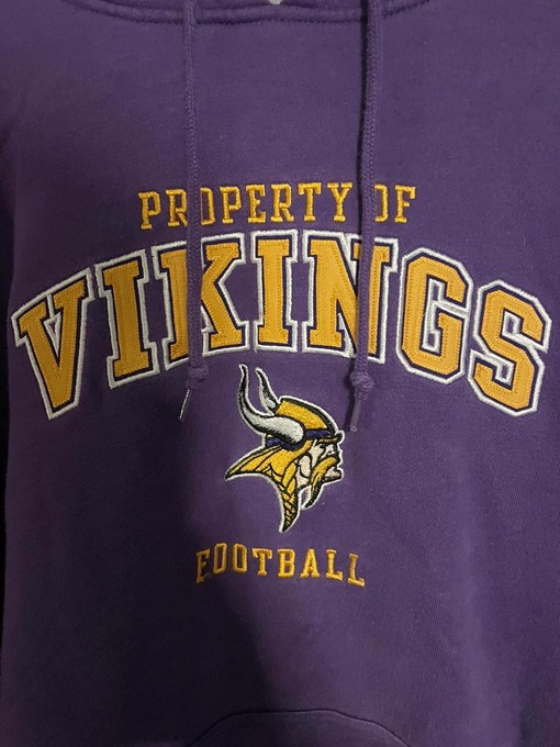 NFL Vikings Vintage Style Sweatshirt T-shirt for Football Enthusiasts - Image 2