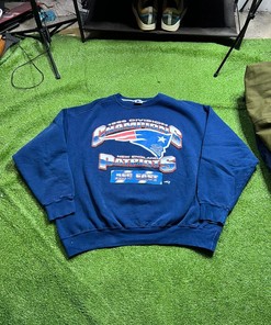New England Patriots AFC East Champions Vintage Starter Sweatshirt T-shirt for NFL Fans