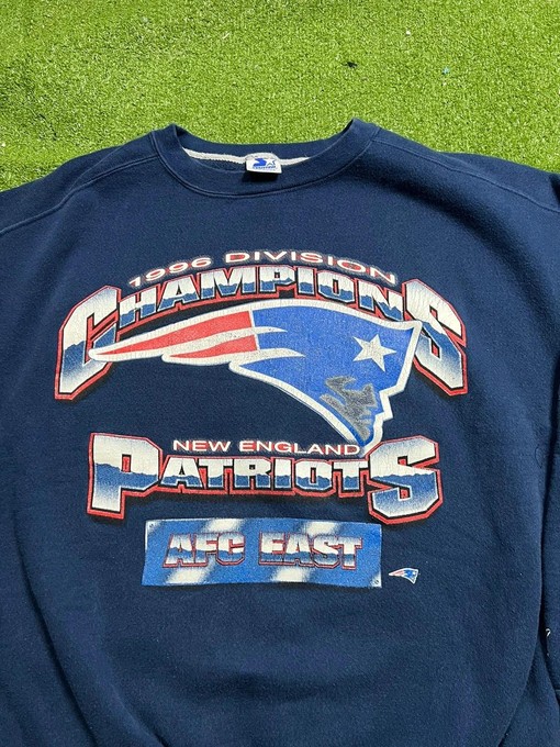 New England Patriots AFC East Champions Vintage Starter Sweatshirt T-shirt for NFL Fans - Image 2