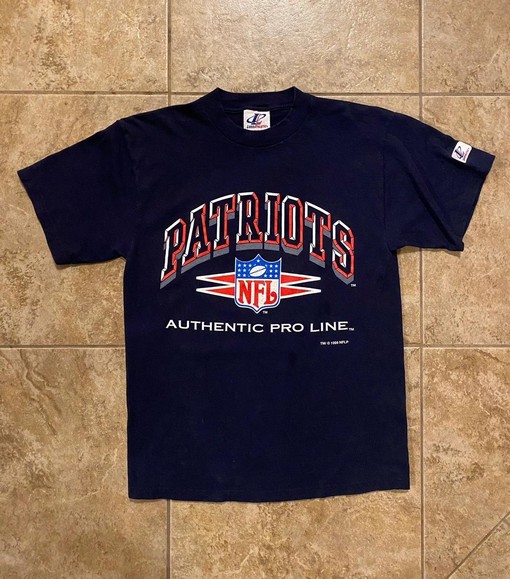 New England Patriots Logo Athletic Sweatshirt T-shirt - Vintage Style NFL Shirt, A Must Have For Football Fans