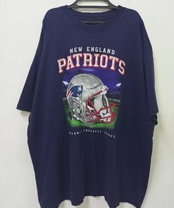 New England Patriots NFL Vintage Sweatshirt T-Shirt - Ideal Apparel for Football Fans