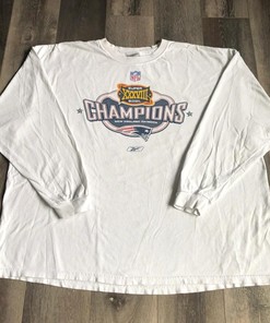 New England Patriots Super Bowl 38 Champions Vintage Sweatshirt T-Shirt - NFL Fan Collectible Apparel