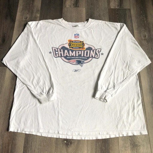 New England Patriots Super Bowl 38 Champions Vintage Sweatshirt T-Shirt - NFL Fan Collectible Apparel