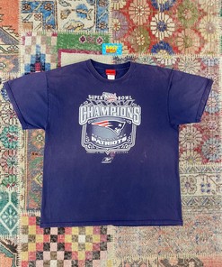 New England Patriots Super Bowl Champions 2003 Vintage Sweatshirt T-Shirt - NFL Fan Apparel