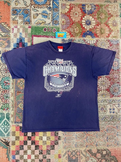 New England Patriots Super Bowl Champions 2003 Vintage Sweatshirt T-Shirt - NFL Fan Apparel