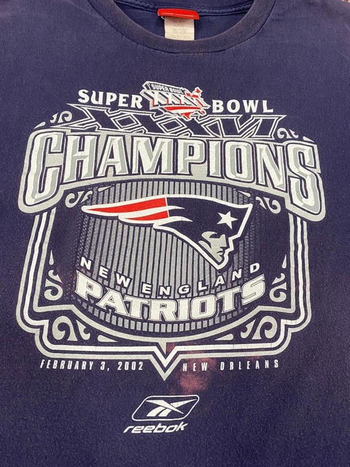 New England Patriots Super Bowl Champions 2003 Vintage Sweatshirt T-Shirt - NFL Fan Apparel - Image 2