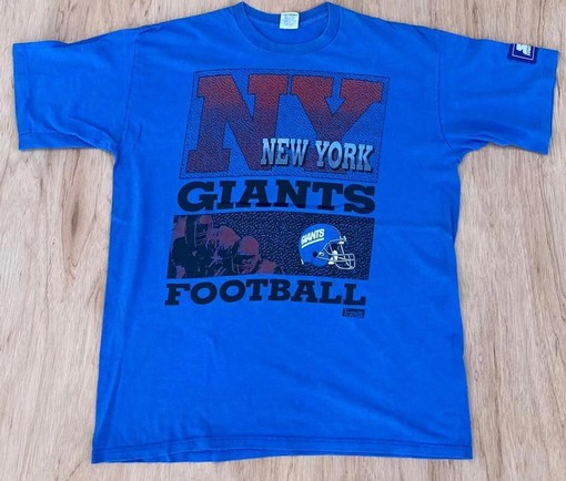 New York Giants NFL Vintage Style Sweatshirt T-shirt for Football Enthusiasts