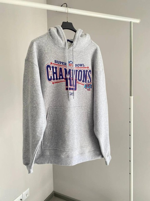 New York Giants Super Bowl XLII Champions Vintage Sweatshirt T-Shirt - Ideal NFL Apparel for Football Fans