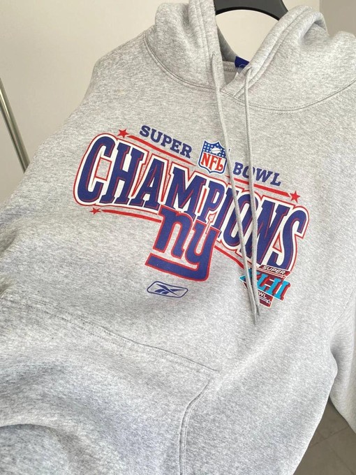 New York Giants Super Bowl XLII Champions Vintage Sweatshirt T-Shirt - Ideal NFL Apparel for Football Fans - Image 2