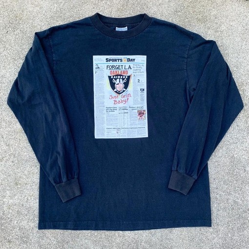 Oakland Raiders NFL Newspaper 90s Vintage Sweatshirt T-shirt - Ideal Gift for College Shirts & NFL Fans