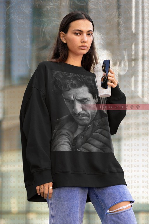 Oscar Isaac Retro 90s Distressed Shirt, Photo of Oscar Isaac Estrada Sweatshirt, American Actor Vintage Sweater