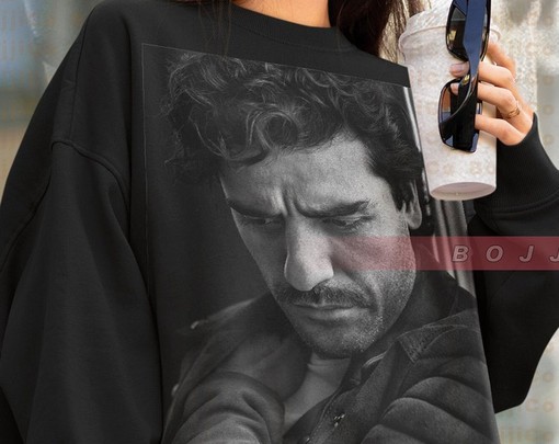 Oscar Isaac Retro 90s Distressed Shirt, Photo of Oscar Isaac Estrada Sweatshirt, American Actor Vintage Sweater - Image 4