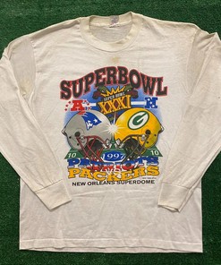 Patriots Packers Vintage Style 90s Football Sweatshirt T-Shirt Ideal Gift for NFL Fans, incorporates NCAA shirts