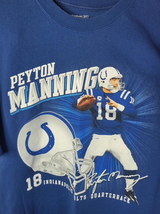 Peyton Manning Indianapolis Colts Vintage Sweatshirt T-Shirt - Perfect Gift for Football Fans - Image 2