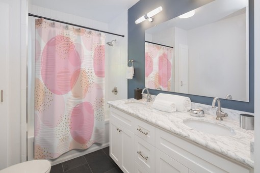 Playful Pink Circles Shower Curtain for Fun Bathroom Decor - Image 2