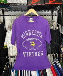 Pro Player Minnesota Vikings Graphic Sweatshirt T-shirt - Vintage Style NFL Football Teams Gifts for Fans