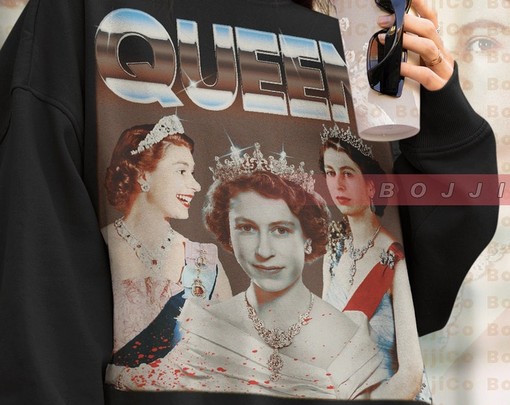 QUEEN ELIZABETH II Sweatshirt - A Classic Movie Shirts for Women Fan Tee - Image 4