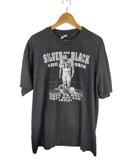 Raiders With Signature Player Vintage Sweatshirt T-shirt - Ideal Gift for Vintage NCAA Shirts & NFL Fans