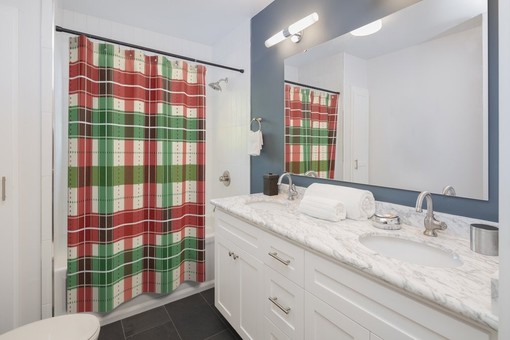 Red Buffalo Plaid Christmas Shower Curtain, Retro Festive Bathroom Decor - Image 3