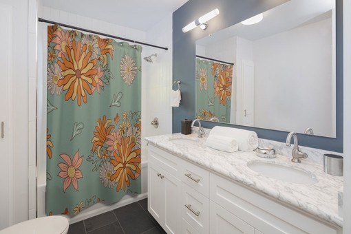 Retro 60's 70's Flower Shower Curtain - Hippie Bathroom Accessory with Bohemian Touch - Image 2