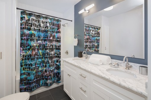 Retro Boombox Graffiti Shower Curtain: Perfect for Your 80s Hip Hop Vibes - Image 2