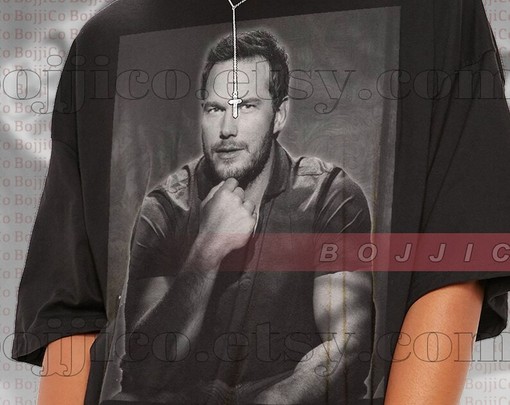 Retro Chris Pratt Fan Tee - Vintage 90s Homage Shirt for Fans - Image 2