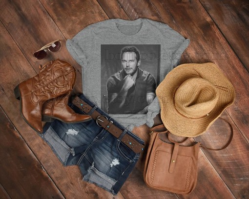 Retro Chris Pratt Fan Tee - Vintage 90s Homage Shirt for Fans - Image 3