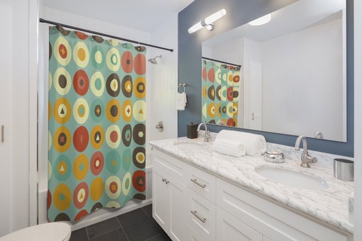 Retro Circle Shower Curtain, Groovy 70s Tub Accessory - Image 3