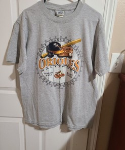 Retro MLB Baseball Tee: Vintage Lee Sports Baltimore Orioles 2004 T Shirt with Retro Design