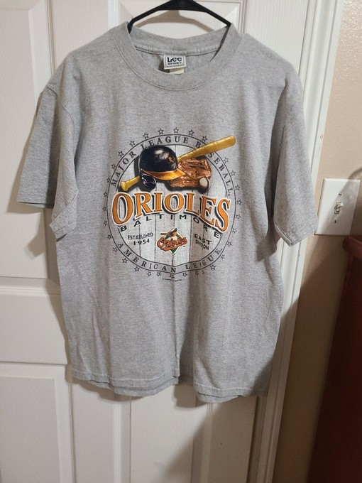 Retro MLB Baseball Tee: Vintage Lee Sports Baltimore Orioles 2004 T Shirt with Retro Design