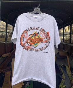 Retro MLB Baseball Tee for Fans: Vintage 90s MLB Baseball Baltimore Orioles Tee Shirt for Fans