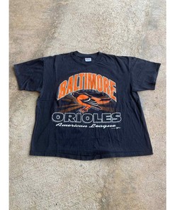 Retro MLB Tee for Men and Women: Vintage 90s Baltimore Orioles Big Logo Shirt with Team Logo