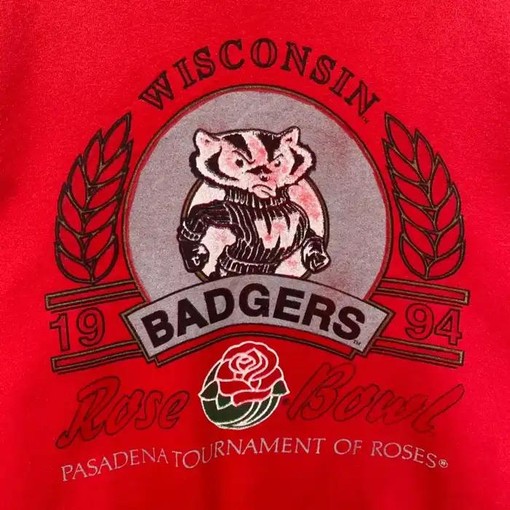 Retro NCAA Shirts: Vintage Wisconsin Badgers Super Bowl Sweatshirt for NCAA Fans - Image 2